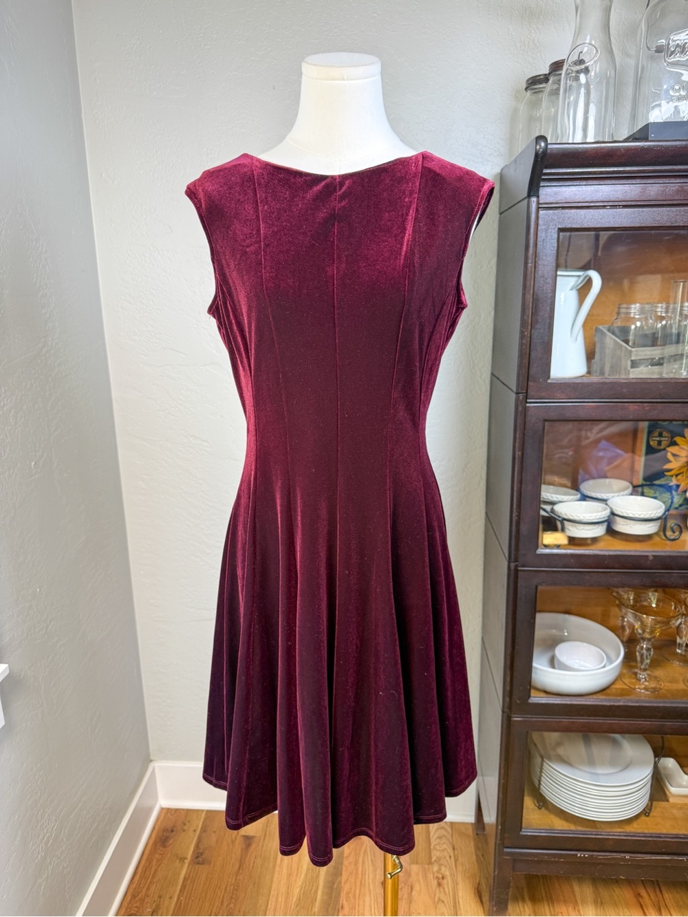 Gabby Skye Burgundy Velvet Fit & Flare Dress Holiday Cocktail Gold Zipper Size 6